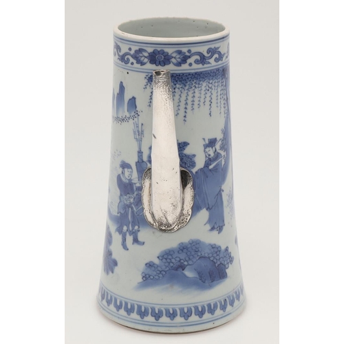 622 - 17THC CHINESE TRANSITIONAL BLUE & WHITE JUG. A 17thc transitional jug, circa 1640, the blue and whit... 