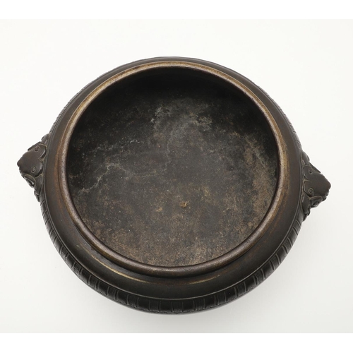 625 - ANTIQUE CHINESE BRONZE CENSER. 18th of 19thc but bearing an earlier Ming Dynasty Xuande mark, the ci... 