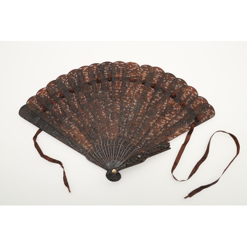 629 - CHINESE BOXED TORTOISESHELL & SANDALWOOD FANS - HOACHING. Two interesting boxed fans, including a Ca... 