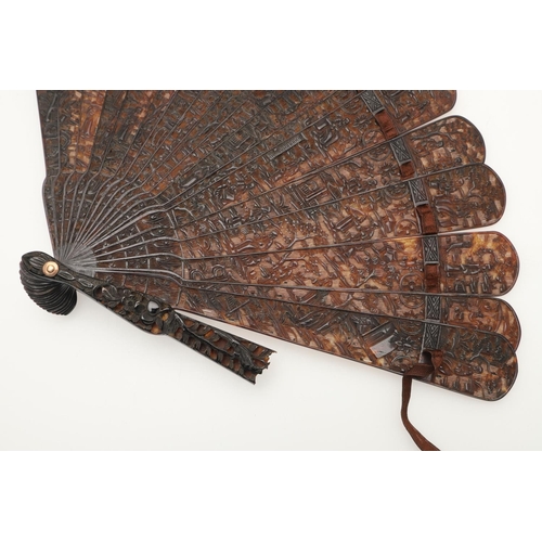 629 - CHINESE BOXED TORTOISESHELL & SANDALWOOD FANS - HOACHING. Two interesting boxed fans, including a Ca... 