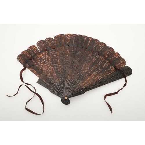 629 - CHINESE BOXED TORTOISESHELL & SANDALWOOD FANS - HOACHING. Two interesting boxed fans, including a Ca... 