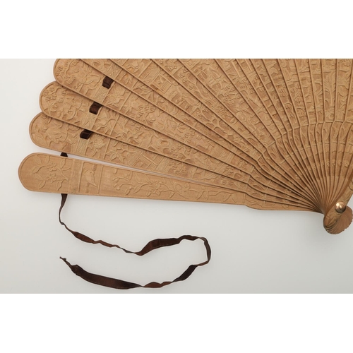 629 - CHINESE BOXED TORTOISESHELL & SANDALWOOD FANS - HOACHING. Two interesting boxed fans, including a Ca... 