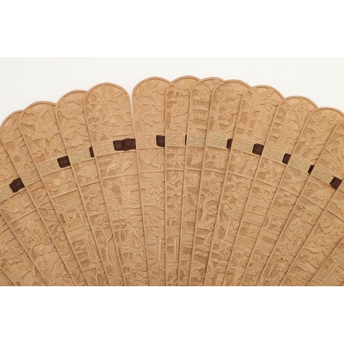 629 - CHINESE BOXED TORTOISESHELL & SANDALWOOD FANS - HOACHING. Two interesting boxed fans, including a Ca... 