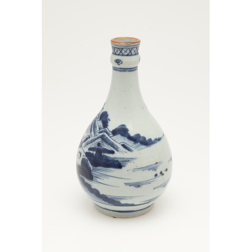 634 - A CHINESE BLUE AND WHITE EXPORT PORCELAIN BOTTLE VASE. Late 18thc, a bottle vase or gullet painted w... 