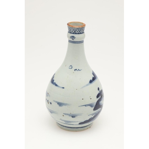 634 - A CHINESE BLUE AND WHITE EXPORT PORCELAIN BOTTLE VASE. Late 18thc, a bottle vase or gullet painted w... 