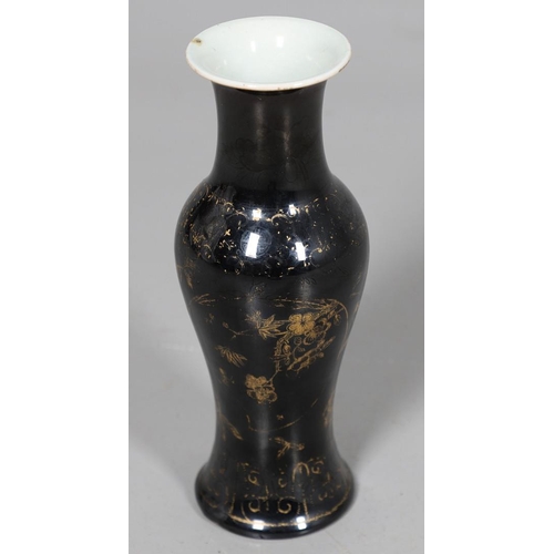 651 - CHINESE 19THC MIRROR BLACK & GILT VASE. 19thc but bearing Kangxi marks, a Chinese mirror black and g... 