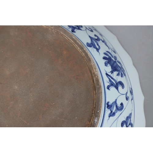 661 - LARGE CHINESE BLUE & WHITE DISH. A large 20thc copy of a Ming Dynasty dish, of unusually large size ... 