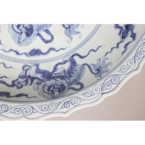 661 - LARGE CHINESE BLUE & WHITE DISH. A large 20thc copy of a Ming Dynasty dish, of unusually large size ... 