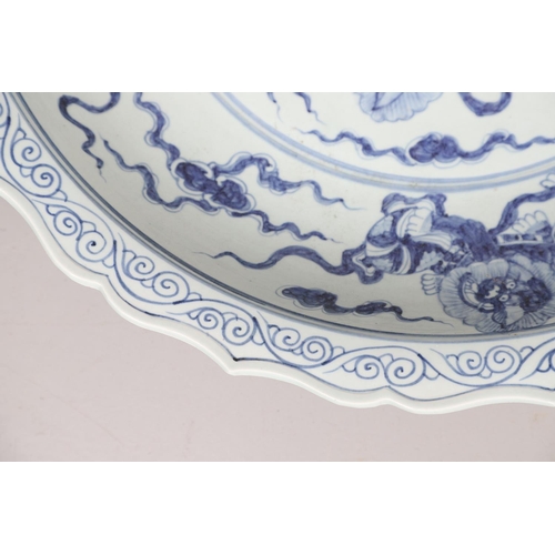 661 - LARGE CHINESE BLUE & WHITE DISH. A large 20thc copy of a Ming Dynasty dish, of unusually large size ... 