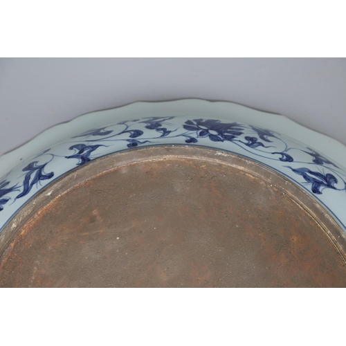 661 - LARGE CHINESE BLUE & WHITE DISH. A large 20thc copy of a Ming Dynasty dish, of unusually large size ... 