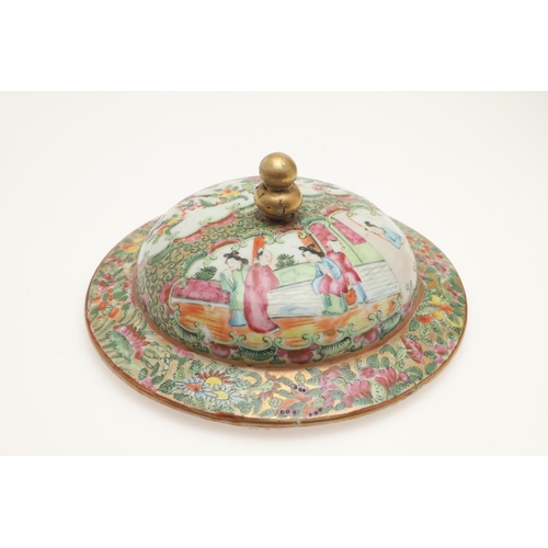 663 - 19THC CHINESE CANTONESE LIDDED JAR. A large 19thc lidded jar, with shaped panels painted with a cour... 