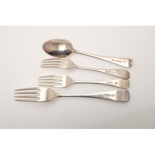 14 - SILVER FLATWARE. to include the following pieces in Fiddle pattern: 10 table forks, 6 tablespoons, 1... 