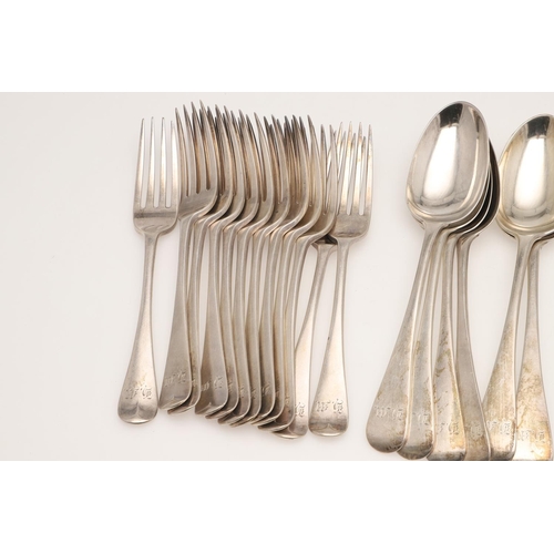 15 - AN EDWARDIAN PART-CANTEEN OF OLD ENGLISH PATTERN SILVER FLATWARE. to include 6 tablespoons, 12 table... 