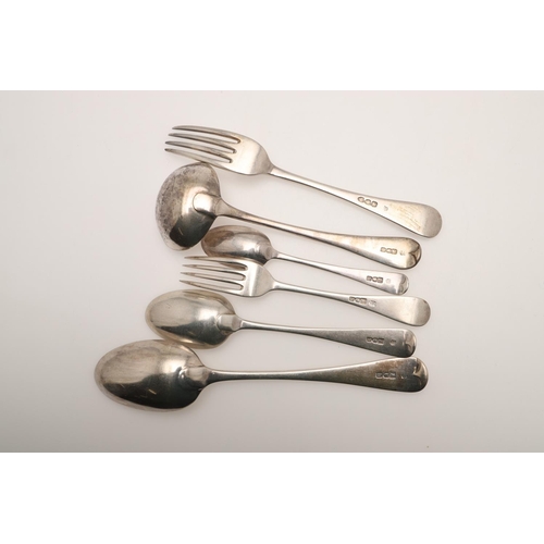 15 - AN EDWARDIAN PART-CANTEEN OF OLD ENGLISH PATTERN SILVER FLATWARE. to include 6 tablespoons, 12 table... 