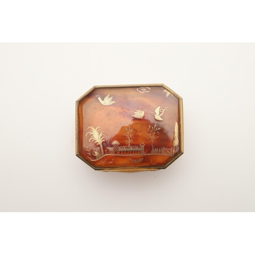 164 - A LATE 19TH/EARLY 20TH CENTURY TORTOISESHELL AND GOLD SNUFF BOX. with gold mounts and with gold deco... 