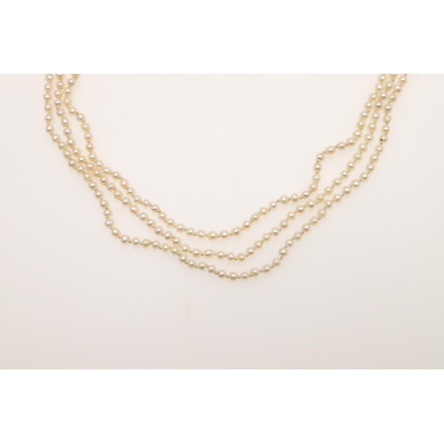 241 - A THREE ROW NATURAL PEARL NECKLACE. the pearls vary in width from 2.8mm to 3.1mm and are set to a Ge... 