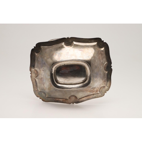 43A - A LATE 18TH/ EARLY 19TH CENTURY SWING-HANDLE SILVER BASKET. of shaped rectangular outline, with a to... 