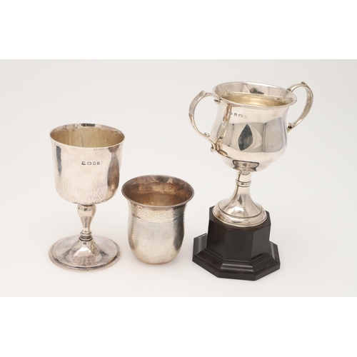 46 - A GEORGE V SILVER GOBLET. with a campana shaped bowl, a baluster stem and on a circular foot, the wh... 