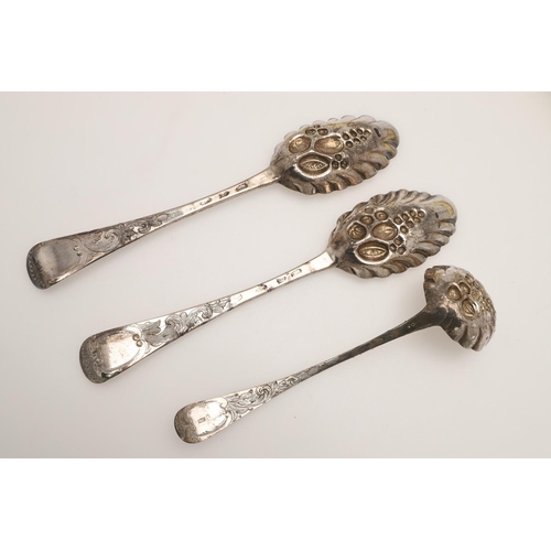 51 - A VICTORIAN SILVERGILT FRUIT TAZZA & MATCHING DISHES. of shaped oval outline, with bead borders and ... 