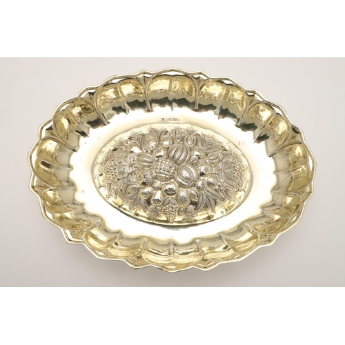 51 - A VICTORIAN SILVERGILT FRUIT TAZZA & MATCHING DISHES. of shaped oval outline, with bead borders and ... 