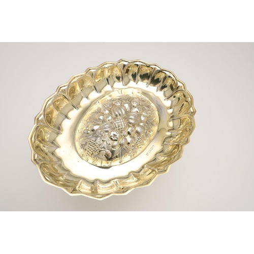 51 - A VICTORIAN SILVERGILT FRUIT TAZZA & MATCHING DISHES. of shaped oval outline, with bead borders and ... 