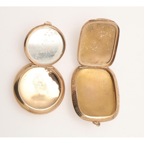 86 - A GEORGE V 9CT. GOLD COMPACT CASE. of circular form, with an applied suspensory ring and the cover w... 