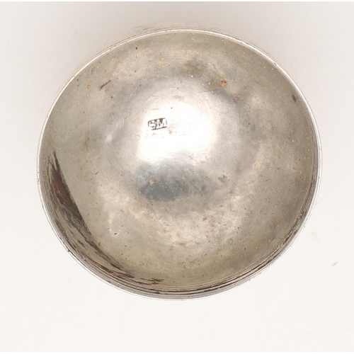 88 - A GEORGE III EGG-SHAPED SILVER NUTMEG GRATER. unscrewing to reveal a lift-out mounted steel grater, ... 