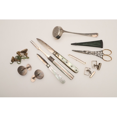 86 - A MIXED LOT OF SILVER & COLLECTABLES. to include 3 folding fruit knives, a sifter ladle, a  cased Fr... 