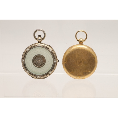 86 - A MIXED LOT OF SILVER & COLLECTABLES. to include 3 folding fruit knives, a sifter ladle, a  cased Fr... 