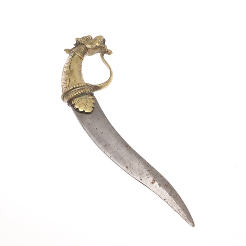 105 - AN INDIAN BICH-HWA TYPE KNIFE WITH ELABORATE LION POMMEL. The 18.5 cm curved blade with a pointed ti... 