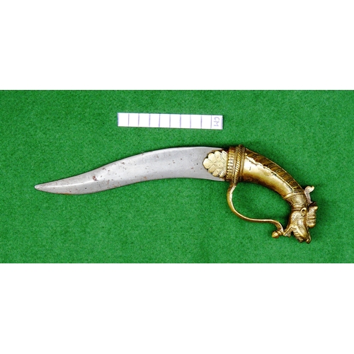 105 - AN INDIAN BICH-HWA TYPE KNIFE WITH ELABORATE LION POMMEL. The 18.5 cm curved blade with a pointed ti... 