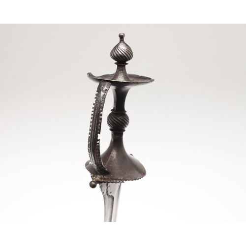 106 - A LATE 17TH CENTURY SOUTH INDIAN CHILANUM DAGGER. The 28 cm pointed gently curved blade with a centr... 