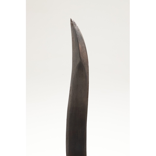 107 - A 19TH CENTURY INDIAN KNIFE WITH OPEN HANDLE. The 23 cm serpentine blade with a pointed tip and doub... 