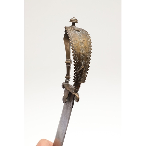 107 - A 19TH CENTURY INDIAN KNIFE WITH OPEN HANDLE. The 23 cm serpentine blade with a pointed tip and doub... 