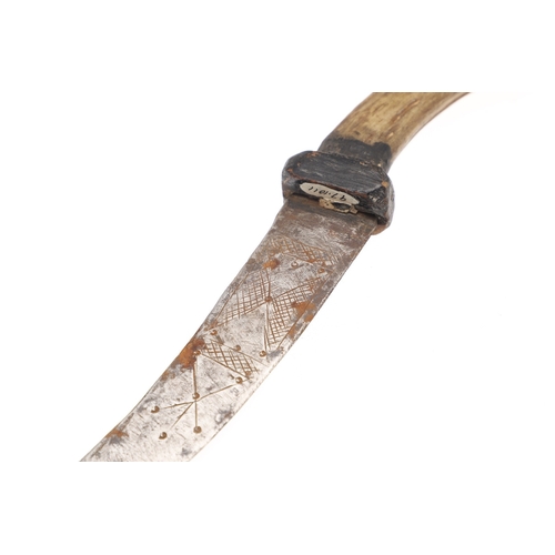 109 - A SUDANESE TRIPLE DAGGER OF THE MAHDIST PEOPLE. With a central knife having an 18.5 cm pointed blade... 