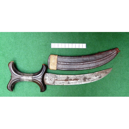 118 - A BEDJA ERITREAN KNIFE WITH X FORM HANDLE. The 20 cm hooked blade with a pointed tip sharpened to bo... 