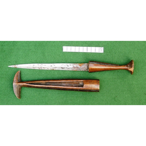 146 - AN AMBO OR OVAMBO KNIFE AND SCABBARD, NORTHERN NAMIBIA. The 19.5 cm straight, pointed blade with a c... 