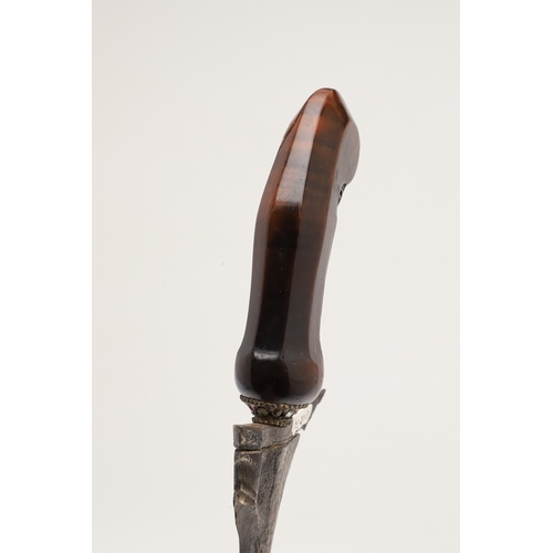 38 - A 19TH CENTURY 'JEWEL' MOUNTED JAVANESE KRIS AND SCABBARD. The 35.5 cm blade with eight curves and p... 