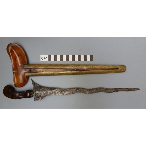 38 - A 19TH CENTURY 'JEWEL' MOUNTED JAVANESE KRIS AND SCABBARD. The 35.5 cm blade with eight curves and p... 