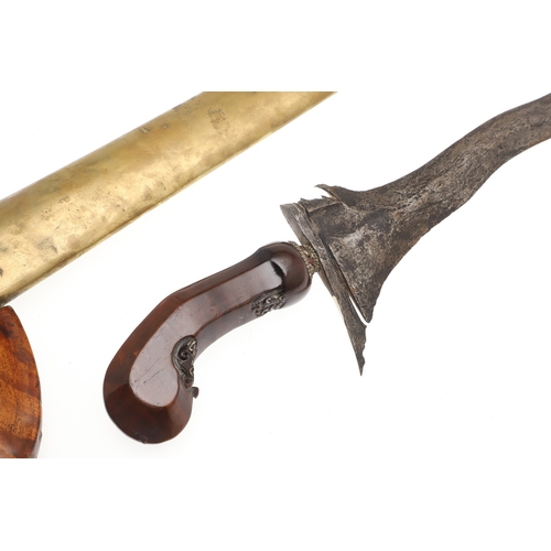 38 - A 19TH CENTURY 'JEWEL' MOUNTED JAVANESE KRIS AND SCABBARD. The 35.5 cm blade with eight curves and p... 