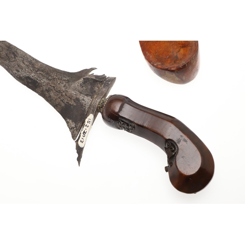 38 - A 19TH CENTURY 'JEWEL' MOUNTED JAVANESE KRIS AND SCABBARD. The 35.5 cm blade with eight curves and p... 