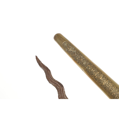43 - A FINE KRIS MAJAPAHIT AND SCABBARD. With a 20 cm seven curved blade showing a pronounced pamor. The ... 
