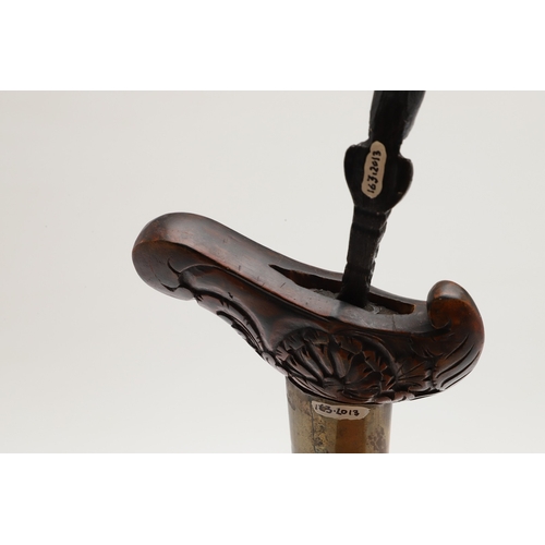 43 - A FINE KRIS MAJAPAHIT AND SCABBARD. With a 20 cm seven curved blade showing a pronounced pamor. The ... 