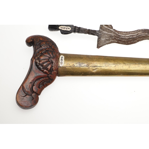 43 - A FINE KRIS MAJAPAHIT AND SCABBARD. With a 20 cm seven curved blade showing a pronounced pamor. The ... 