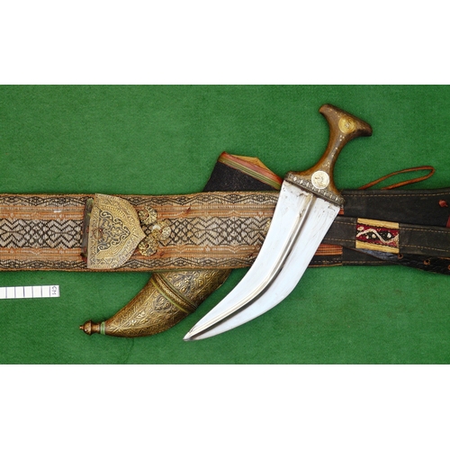 63 - A YEMENI JANABI KNIFE AND SCABBARD ON THE ORIGINAL BROAD BELT. The knife with a 22 cm curved blade w... 