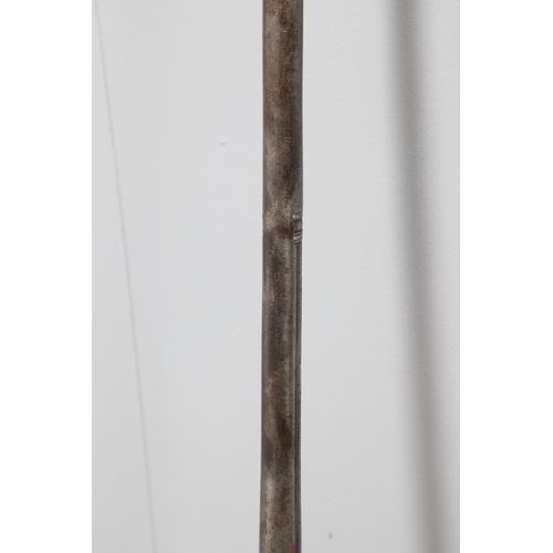 8 - AN OMANI GUN BARREL OF UNUSUAL FLUTED FORM. A 117 cm long gun barrel of a type known as Abu Fitilia ... 