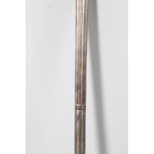 8 - AN OMANI GUN BARREL OF UNUSUAL FLUTED FORM. A 117 cm long gun barrel of a type known as Abu Fitilia ... 