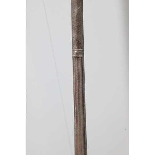 8 - AN OMANI GUN BARREL OF UNUSUAL FLUTED FORM. A 117 cm long gun barrel of a type known as Abu Fitilia ... 
