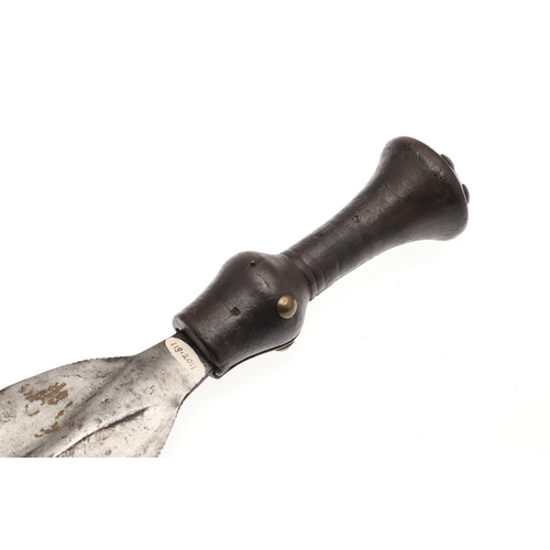 89 - A LKULA KUBA CLUB KNIFE. The 22 cm club form blade with pronounced central spine, on a short wooden ... 