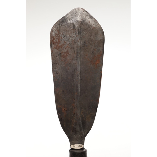 89 - A LKULA KUBA CLUB KNIFE. The 22 cm club form blade with pronounced central spine, on a short wooden ... 